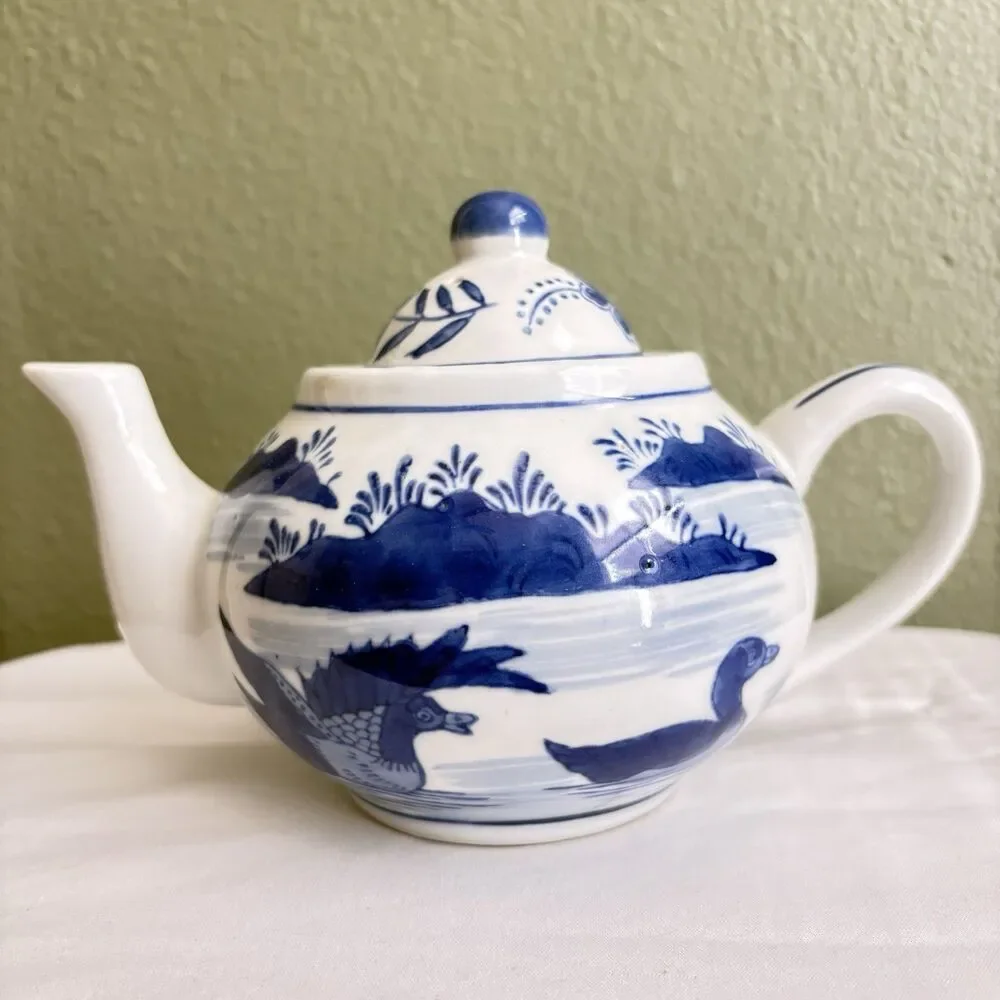 Vintage Small Chinese Blue and White Porcelain Teapot Ducks 4.5”